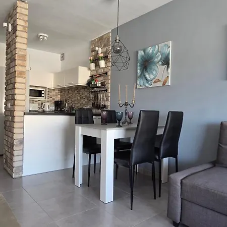 Torres Del Sol-la Perla Ocean View * لوس كريستيانوس